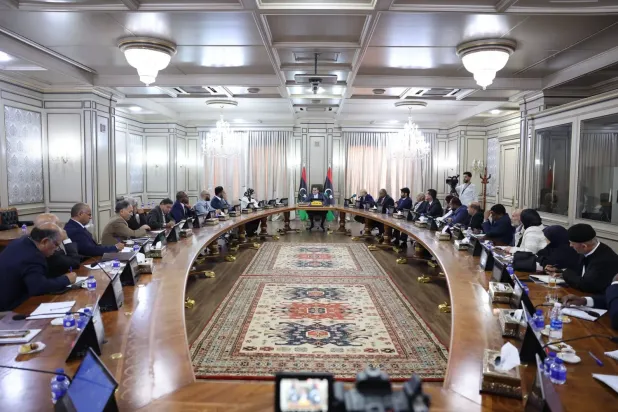 Dibeybe, Anayasa Hazırlama Komisyonu'nun bazı üyeleriyle bir araya geldiği sırada, Aralık 2024 (Dibeybe’nin ofisi)