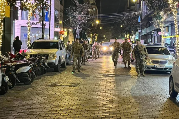 عناصر من الجيش اللبناني يؤدون مهام أمنية في بيروت (قيادة الجيش)