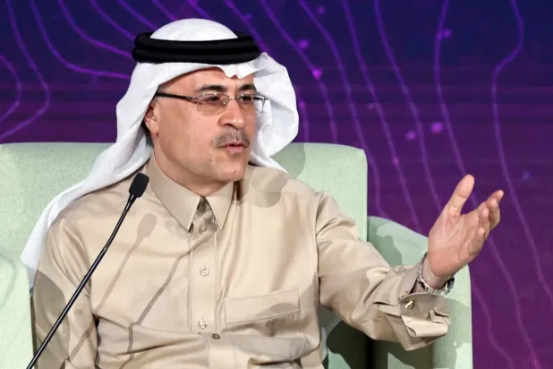 Aramco CEO’su Emin en-Nasır bir konferans sırasında konuşurken (Reuters)