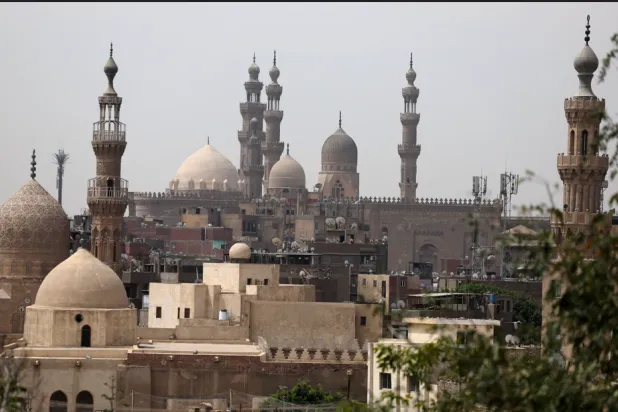 لقطة من القاهرة القديمة (رويترز)