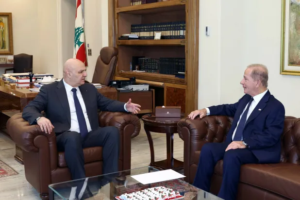 الرئيس اللبناني جوزيف عون مستقبلاً السفير الأميركي لدى لبنان ميشال عيسى (الرئاسة اللبنانية)