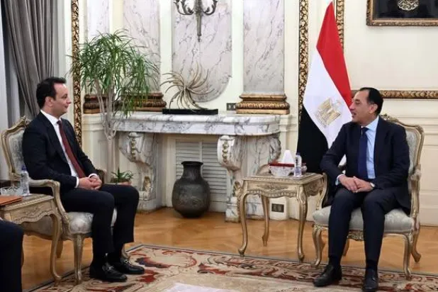 رئيس الوزراء المصري مصطفى مدبولي مستقبلاً بالقاسم حفتر مساء الأحد (مجلس الوزراء المصري)