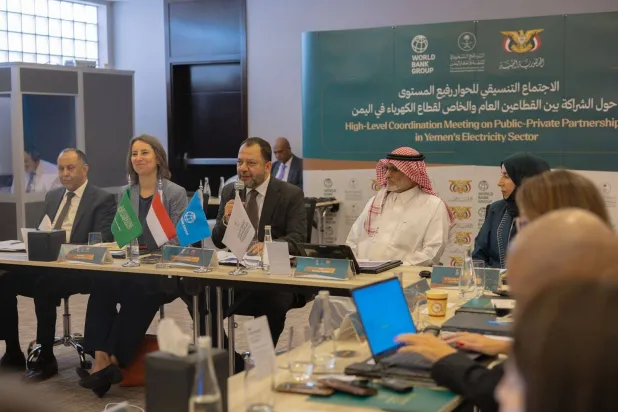 الحكومة اليمنية تسعى للشراكة مع القطاع الخاص لإنهاء معضلة نقص الكهرباء (إكس)