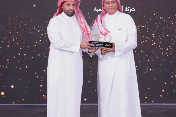 للعام الثاني على التوالي... عدنان الشبيلي يتوّج بجائزة «أفضل رئيس تنفيذي» في قطاع التمويل