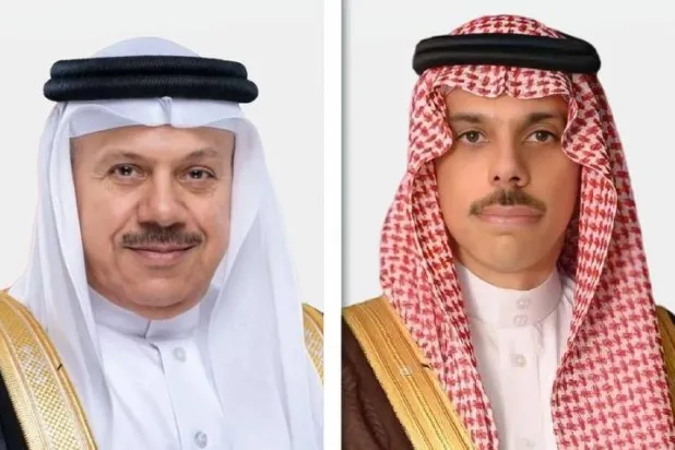وزيرا الخارجية السعودي الأمير فيصل بن فرحان والبحريني الدكتور عبد اللطيف الزياني (الشرق الأوسط)