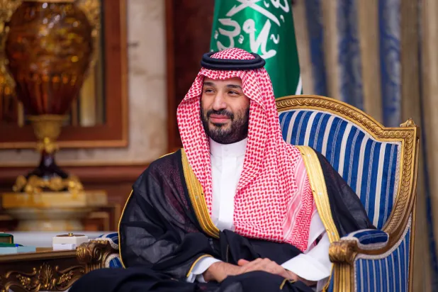 ولي العهد السعودي الأمير محمد بن سلمان خلال استقباله وفد تكريم خادم الحرمين الشريفين تقديراً لدعمه جمعيات تحفيظ القرآن الكريم (واس)