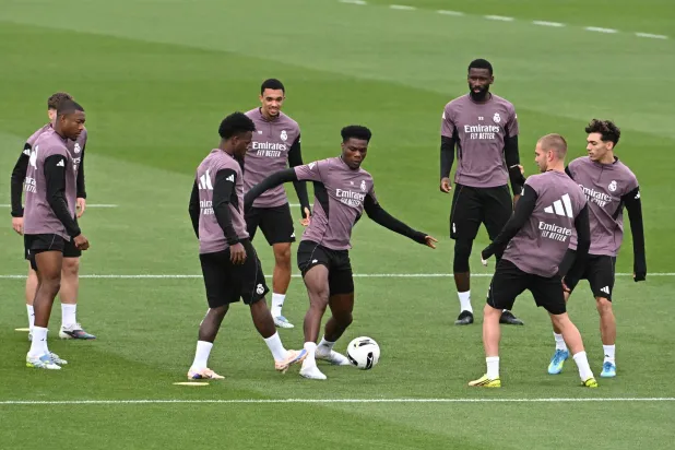 لاعبو ريال مدريد مطالبون بعروض مثالية في المباريات الثلاثة الاخيرة بالموسم لمصالحة جماهيرهم (ا ب ا)