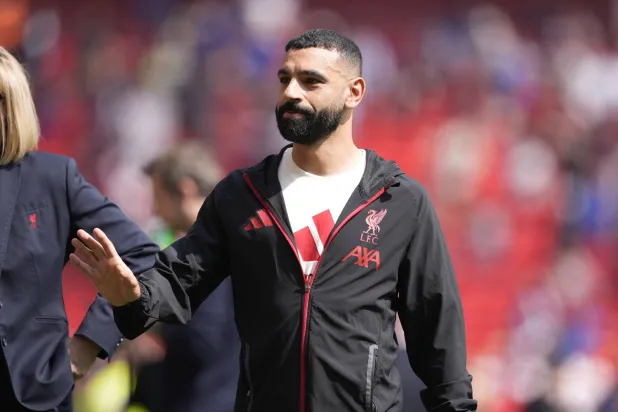 09 May 2026, United Kingdom, Liverpool: Liverpool's Mohamed Salah waves to fans ahead of the English Premier League soccer match between Liverpool and Chelsea at Anfield. Photo: Peter Byrne/PA Wire/dpa