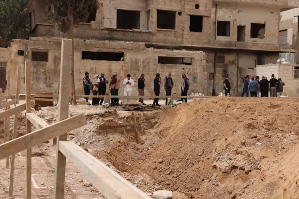 Şam yakınlarındaki Duma'da, 2018'de Esed rejimi tarafından bombalanan bir okulun temellerinde yapılan kazı çalışmaları sırasında insan kalıntıları bulundu (SANA)