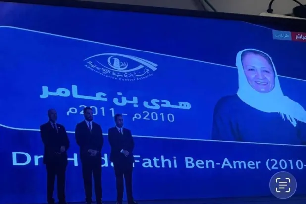 جانب من تكريم بن عامر في احتفالية أقامتها هيئة الرقابة الإدارية بطرابلس 13 مايو (لقطة من قناة ليبية)