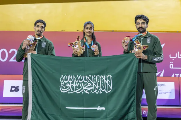 ثلاثي المبارزة العكاس والعميري وغلا الدحيم على منصة التتويج (الشرق الأوسط)