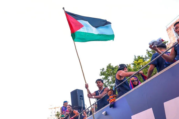 لامين يامال يرفع علم فلسطين (أ.ب)