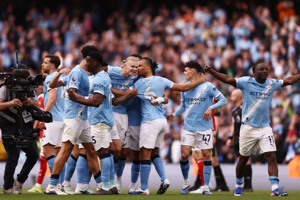 بخلاف تأهله لنهائي كأس إنجلترا لا يزال مانشستر سيتي يمتلك حظوظا في التتويج بلقب الدوري الإنجليزي (رويترز)