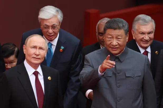 شي وبوتين في الذكرى الثمانين لانتصار الصين على اليابان في بكين يوم 3 سبتمبر 2025 (إ.ب.أ)