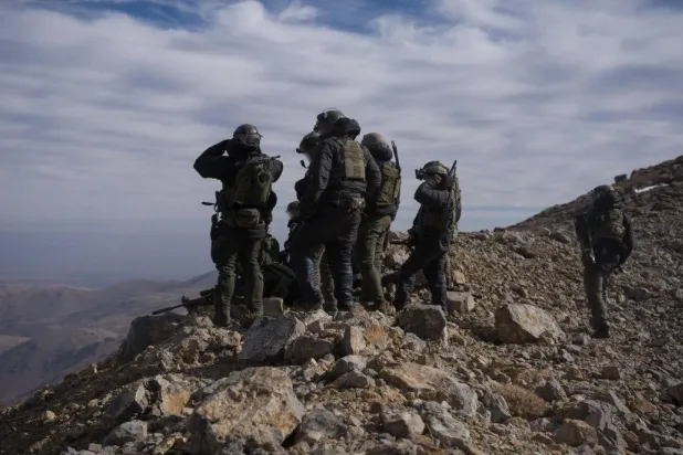 جنود إسرائيليون خلال عملية استطلاع في هضبة الجولان السورية المحتلة (رويترز)