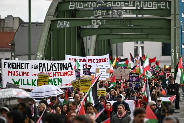 اعتقال 14 متظاهراً مؤيداً لفلسطين قبل نهائي مسابقة «يوروفيجن»
