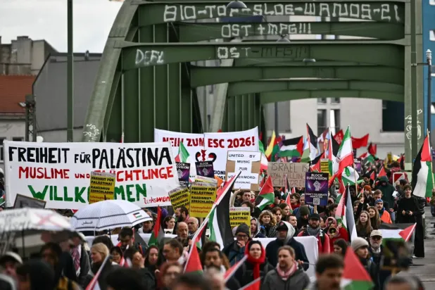 Viyana'da düzenlenen Filistin yanlısı gösteride, İsrail'in Eurovision Şarkı Yarışması'na katılımını protesto etti (AFP)