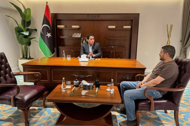 المنفي يلتقي رئيس نادى الاتحاد 16 مايو (مكتب المنفي)
