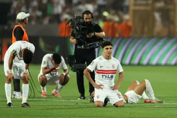الحزن يسيطر على لاعبي الزمالك عقب الخسارة (رويترز)