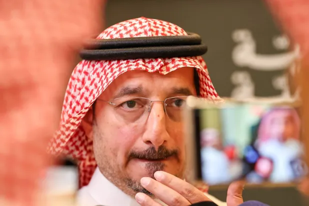 ياسر المسحل خلال حديثه لوسائل الإعلام عقب انتهاء الجمعية العمومية (سعد العنزي)