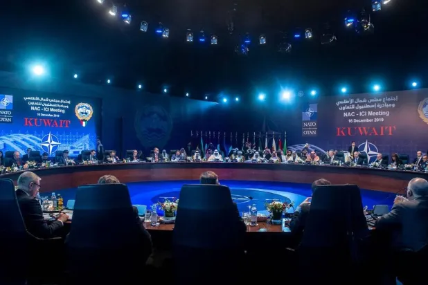 اجتماع مجلس حلف شمال الأطلسي (ناتو) وأعضاء «مبادرة إسطنبول للتعاون» في الكويت عام 2019 بمناسبة مرور 15 عاماً على إطلاقها (الموقع الرسمي لناتو)