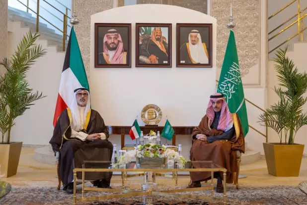 Prens Faysal bin Ferhan, Riyad'da gerçekleşen görüşmede Şeyh Cerrah Câbir el-Ahmed el-Sabah'ı kabul etti (Arşiv- Suudi Arabistan Dışişleri Bakanlığı)