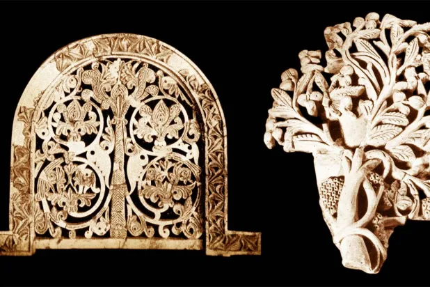 نقش نحتي ومشبك من محفوظات متحف دمشق الوطني مصدرهما قصر الحير الغربي في البادية السورية