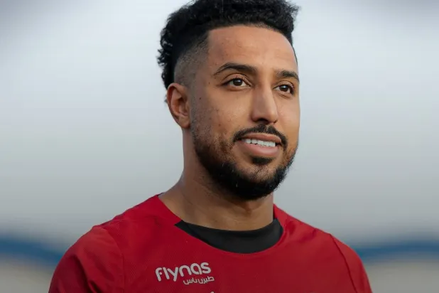 الدوسري خلال وجوده في تدريبات الهلال (موقع النادي)