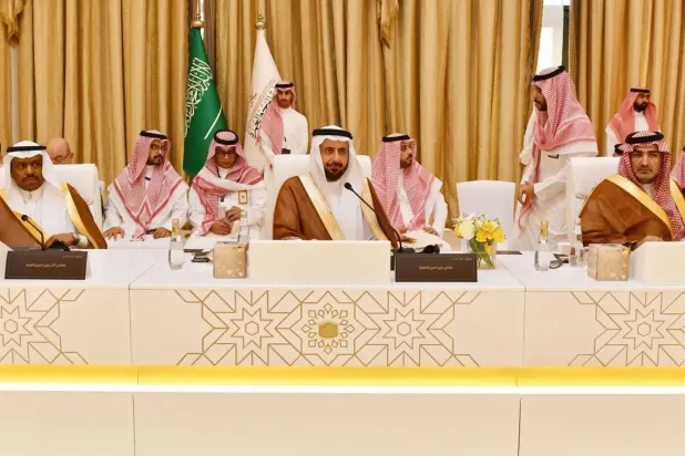 Suudi Arabistan Hac ve Umre Bakanı Dr. Tevfik er-Rabia, dün Cidde’de hac işleri yetkilileri ve ofis başkanlarıyla gerçekleştirdiği toplantıda bir konuşma yaptı. (SPA)