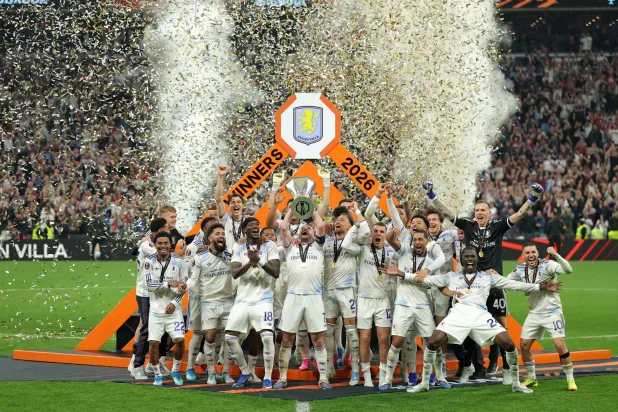 Aston Villa players celebrate with the trophy after winning the Europa League final soccer match between Freiburg and Aston Villa in Istanbul, Türkiye, Wednesday, May 20, 2026. (AP Photo)