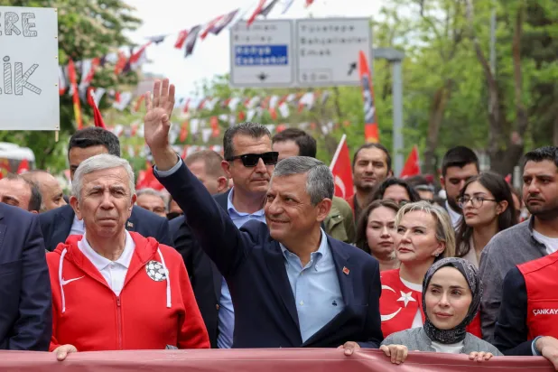 يحظى أوزيل بدعم كامل من رؤساء فروع حزب «الشعب الجمهوري» في الولايات التركية الـ81 (حساب الحزب على إكس)