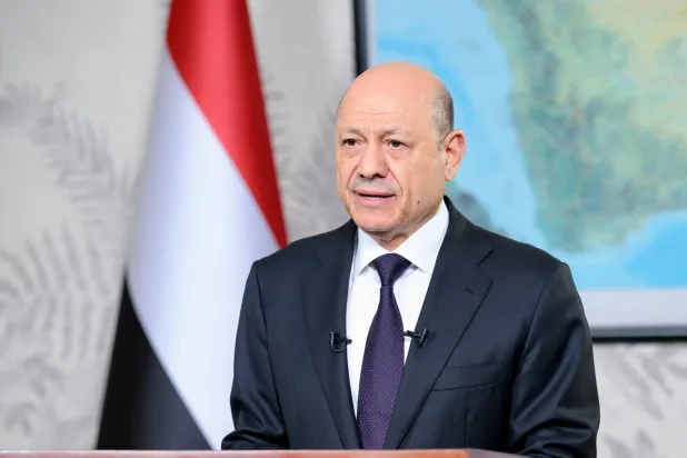 العليمي يعترف باختلالات «الوحدة» ويؤكد إنصاف الجنوب