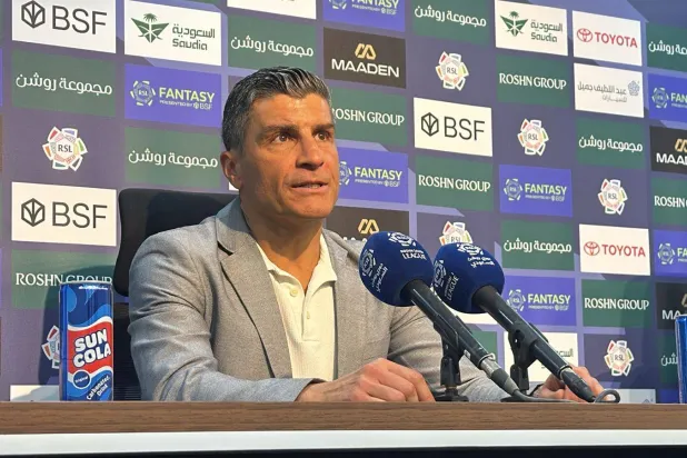 البرتغالي بيدرو إيمانويل المدير الفني لفريق الفيحاء (الشرق الأوسط) 