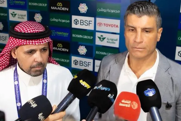 إيمانويل بجوار الدكتور توفيق المديهيم رئيس النادي (نادي الفيحاء) 