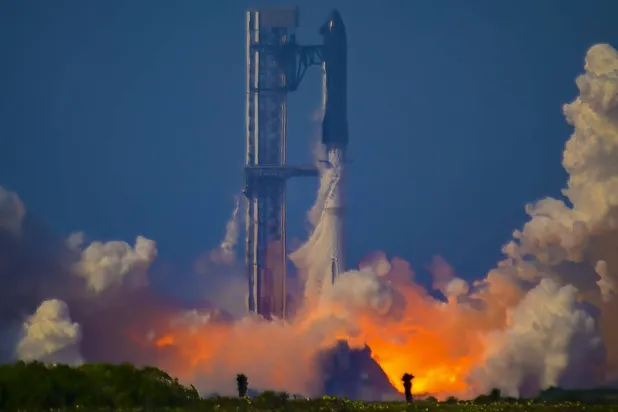 22 May 2026, US, Starbase: A new version of the SpaceX Starship rocket launches from Starbase in Texas. Photo: Charles Briggs/ZUMA Press Wire/dpa