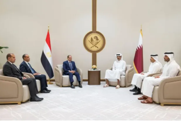 محادثات الرئيس السيسي والشيخ تميم في الدوحة مارس الماضي لوقف التصعيد العسكري بالمنطقة (صفحة الديوان الأميري القطري على «فيسبوك»)