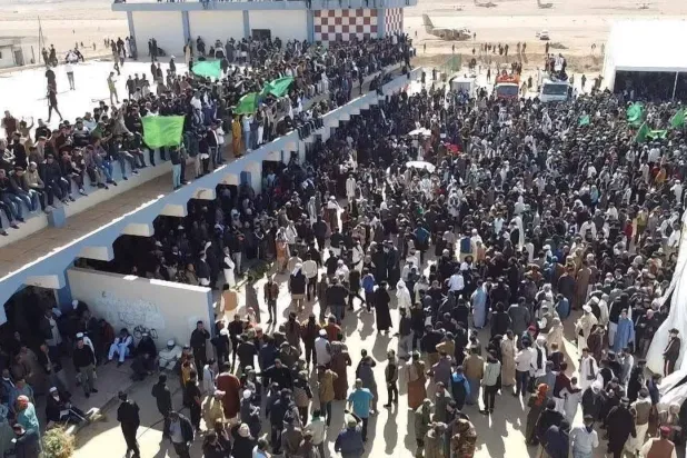 جانب من جنازة سيف الإسلام القذافي في مدينة بني وليد غرب ليبيا (متداولة)