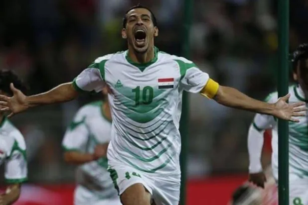 يونس محمود بقميص منتخب العراق لكرة القدم خلال مسيرته الدولية مع «أسود الرافدين» (الاتحاد الآسيوي لكرة القدم)