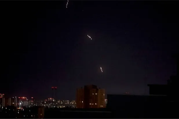 الهجوم الروسي الذي استهدف كييف بصواريخ من طراز «أوريشنيك» الباليستي الفرط صوتي (رويترز)