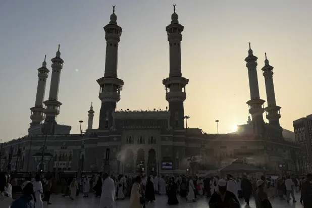 Muslim pilgrims at the Grand Mosque complex, ahead of the annual hajj pilgrimage, in the holy city of Makkah, Saudi Arabia, May 22, 2026. REUTERS/Ibraheem Abu Mustafa