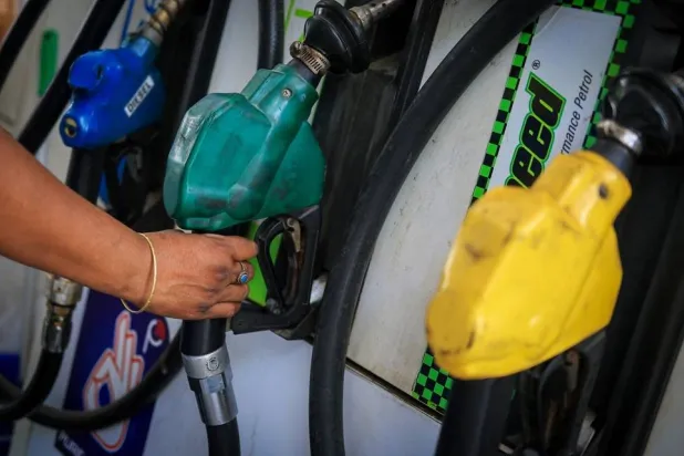  A worker holds a nozzle to pump fuel in a vehicle at a petrol pump in New Delhi, India, May 19, 2026. (Reuters)