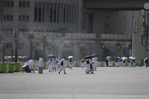 عناية ورعاية رافقتا حجاج بيت الله الحرام خلال وجودهم في المشاعر المقدسة (تصوير: بشير صالح)