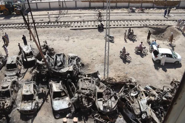 People inspect the wreckage of vehicles the day after a deadly train blast, in Quetta, Pakistan, 25 May 2026. (EPA)