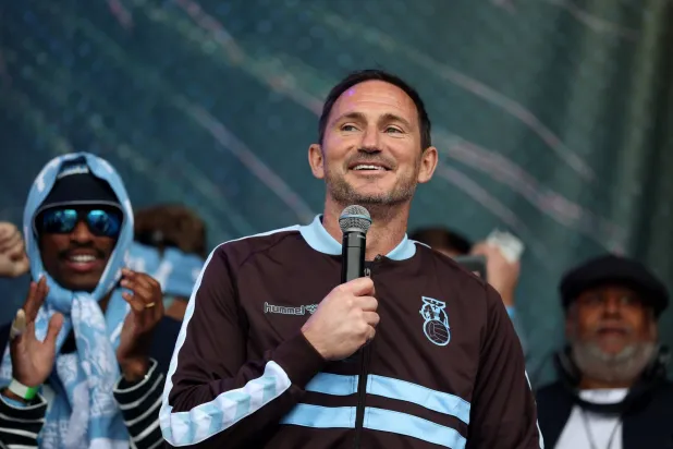 Soccer Football - Championship - Coventry City Promotion Parade - Coventry, Britain - May 4, 2026 Coventry City manager Frank Lampard talks to the fans as he celebrates promotion to the Premier League REUTERS/Hannah Mckay