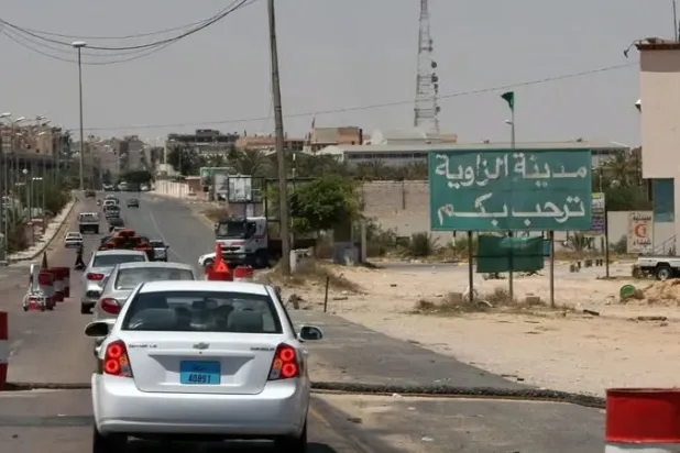  تئن مدينة الزاوية غرب ليبيا تحت وطأة الميليشيات المسلحة التي تسعى دائماً إلى مزيد من السيطرة والنفوذ (أ.ف.ب)