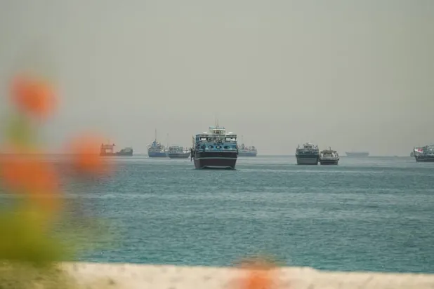 .  Hürmüz Boğazı'nda mahsur kalan gemiler (Reuters)