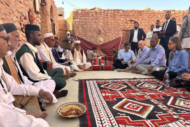نائبة المبعوثة الأممية أولريكا ريتشاردسون خلال زيارة إلى الجنوب الليبي الاثنين الماضي (البعثة الأممية)