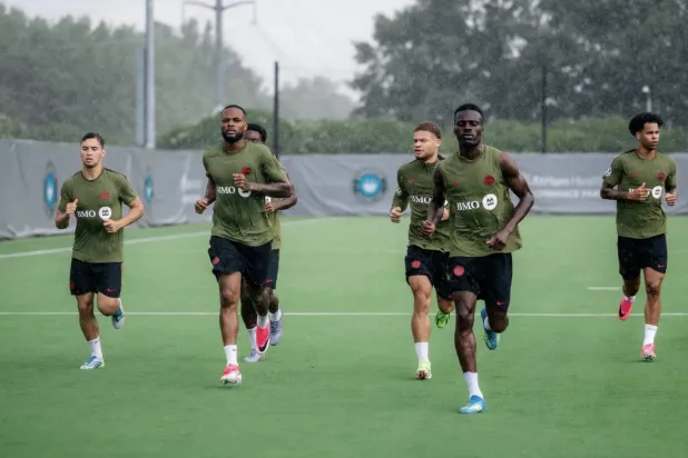 تصدَّر ألفونسو ديفيس وجوناثان ديفيد تشكيلة كندا لكأس العالم لكرة القدم (الاتحاد الكندي)