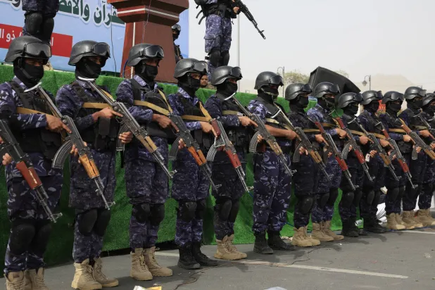 الجماعة الحوثية شنَّت حملة اعتقالات في إب بتهمة صلاة الغائب على هادي (إ.ب.أ)