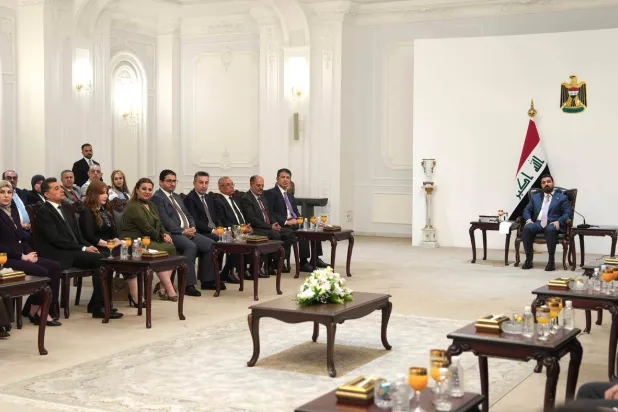 الزيدي في لقاء مع مجموعة من الإعلاميين (رئاسة الوزراء)
